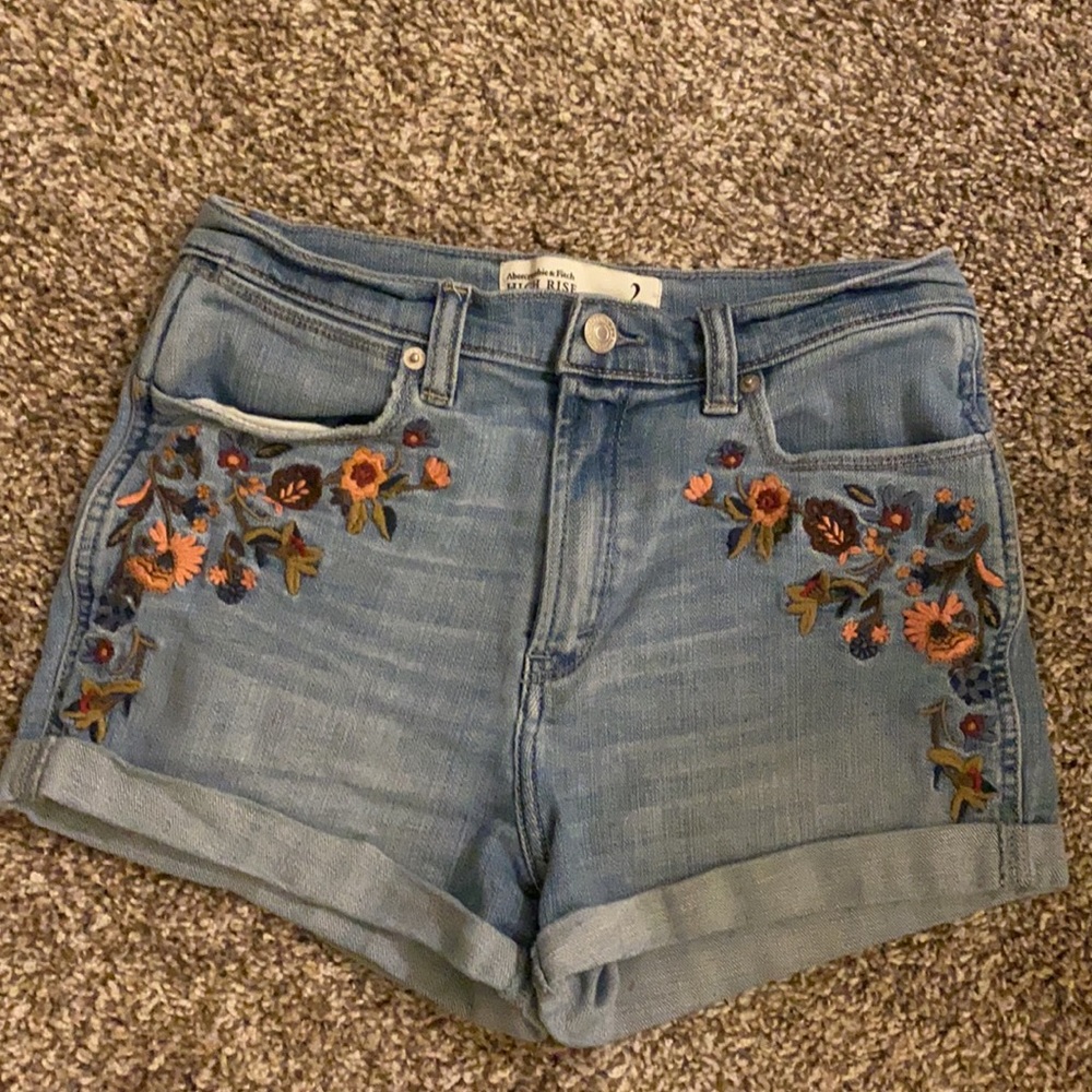Abercrombie & Fitch embroidered denim shorts - Picture 2 of 5